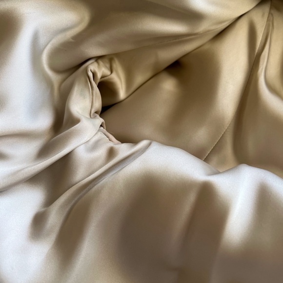 Luxurious Cream Fur jacket - Picture 7 of 11